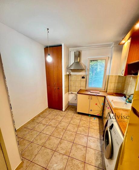 Apartament cu 3 camere semidecomandat, mobilat în Astra