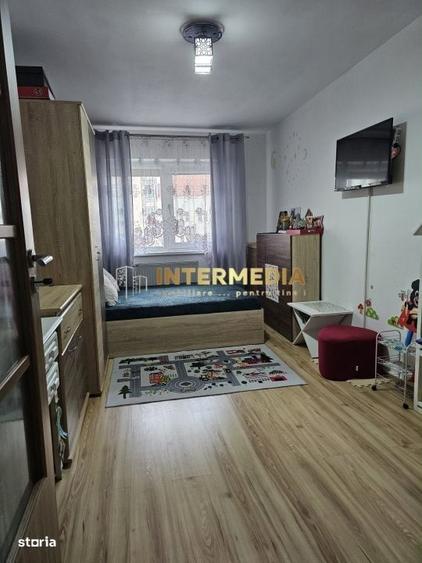 Apartament cu 3 camere decomandat în Cetate