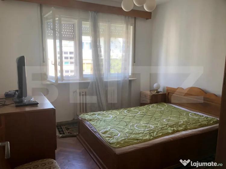 Apartament cu 3 camere semidecomandat în Central