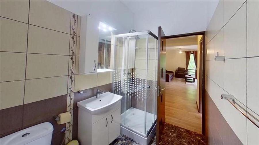 Apartament cu 3 camere decomandat, mobilat în Poiana Brașov
