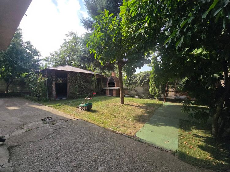 Apartament cu 4 camere semidecomandat în Dobroești