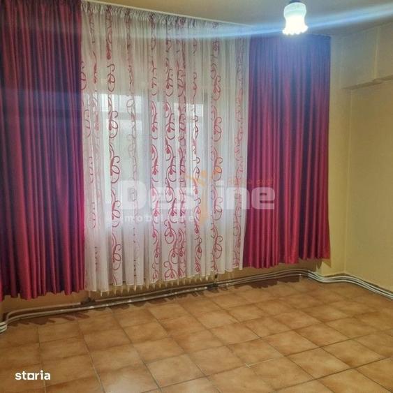 Apartament cu 3 camere semidecomandat în 5 Călărasi
