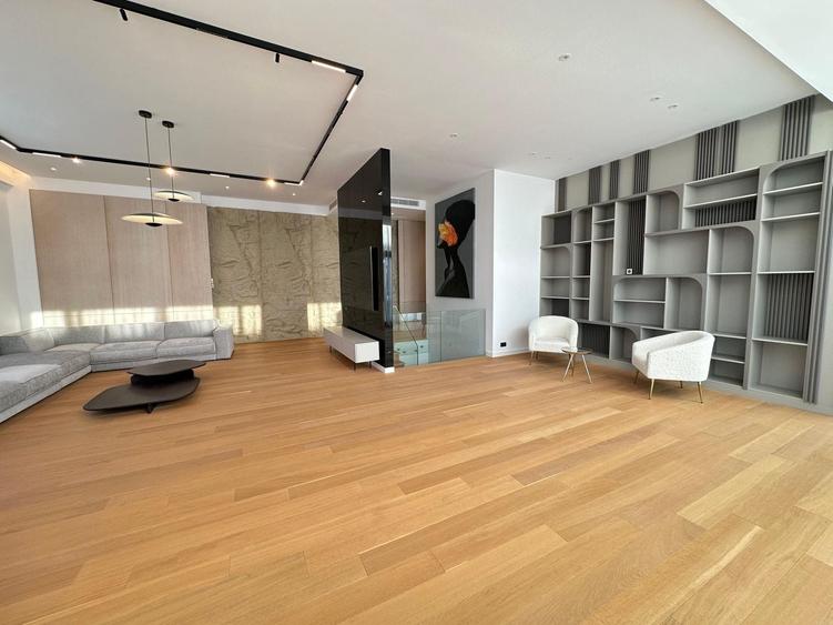 Apartament cu 5 camere decomandat, mobilat în Herăstrău