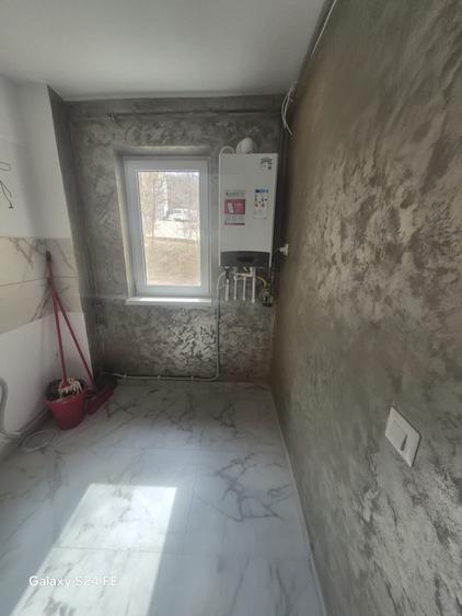 Apartament cu 3 camere semidecomandat, mobilat în Dărmănești