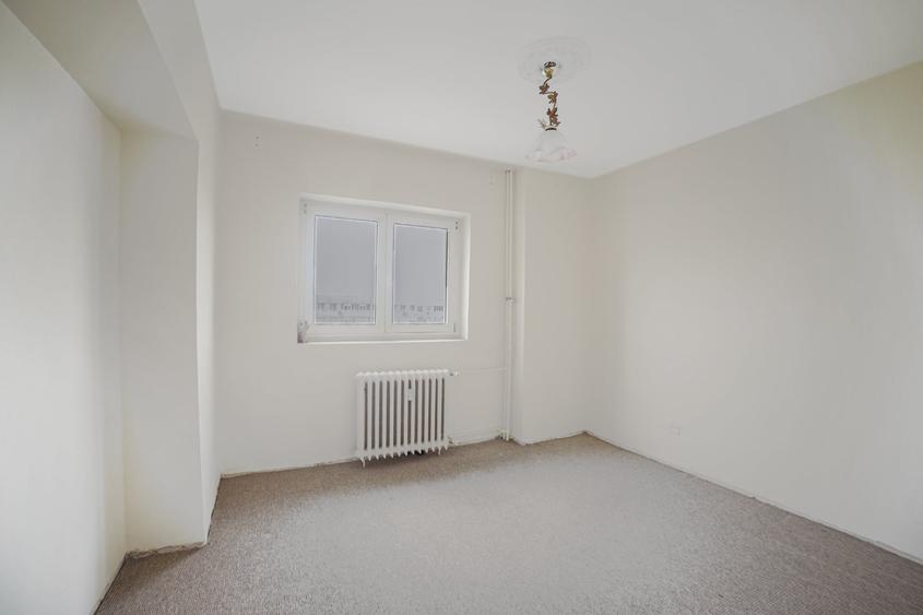 Apartament cu 4 camere decomandat în Colentina