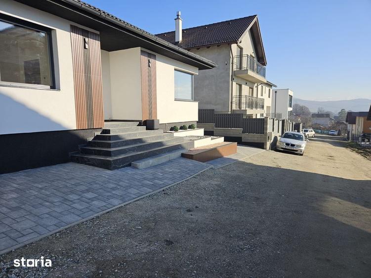 Casă cu 5 camere cu Teren 390 Mp în Șura Mare