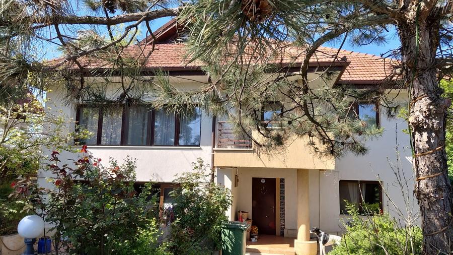 Casă individuală cu 7 camere cu Piscina în Săftica