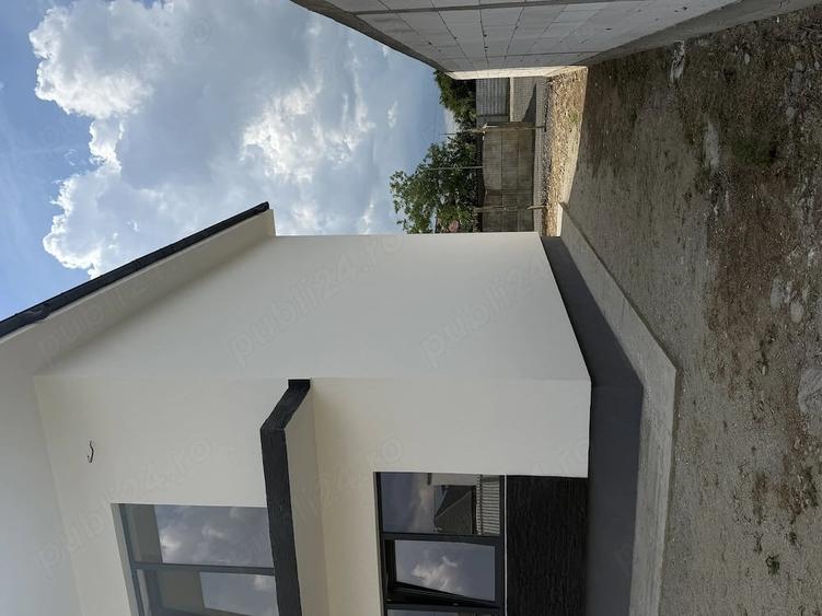 Casă cu 5 camere cu Teren 450 Mp în Bradu