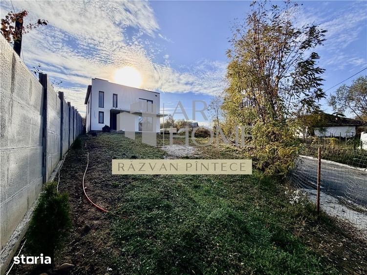 Casă cu 5 camere cu Teren 1095 Mp în Plopu