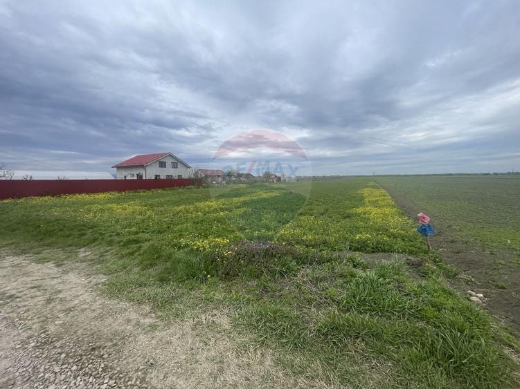 Teren agricol de 8486 mp, în Exterior Nord