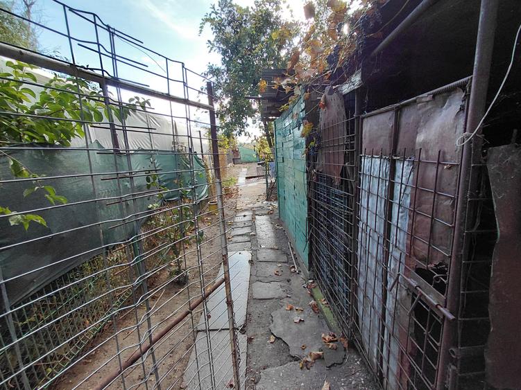 Casă individuală cu 6 camere cu Canalizare în Central