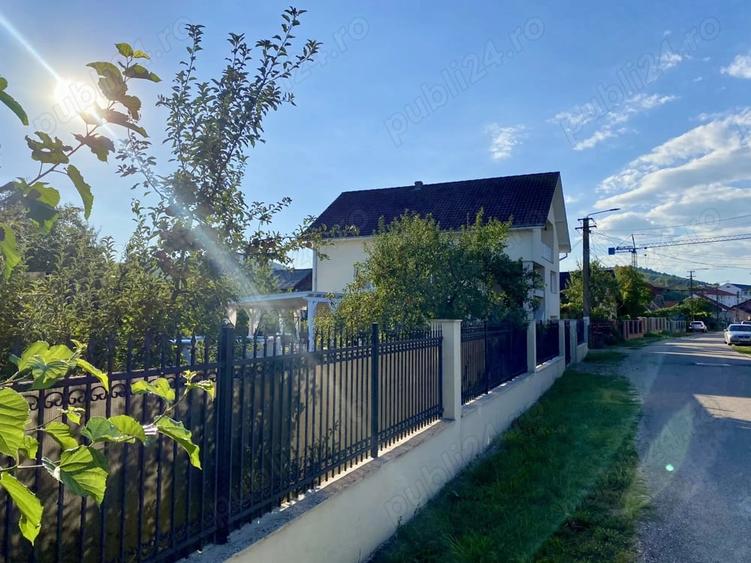 Casă cu 4 camere cu Teren 450 Mp în Central