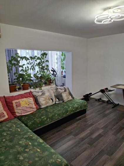Apartament cu 2 camere semidecomandat în Dâmbovița