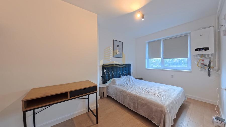 Apartament cu 3 camere semidecomandat, mobilat în Sopor