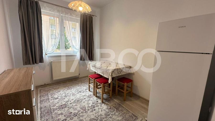 Apartament cu 3 camere semidecomandat, mobilat în Mihai Viteazul