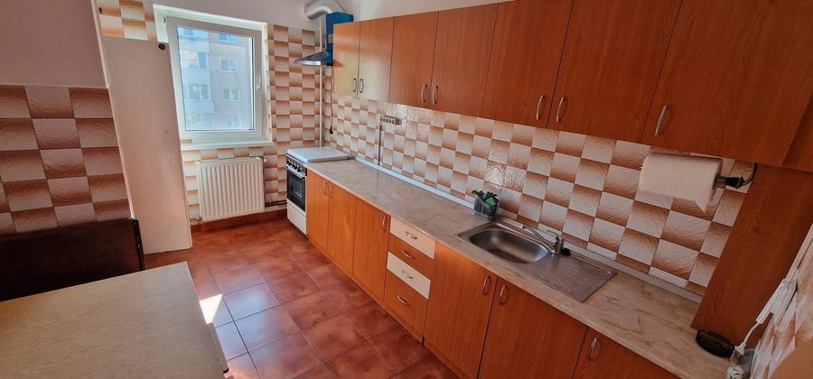 Apartament cu 4 camere decomandat în Județean