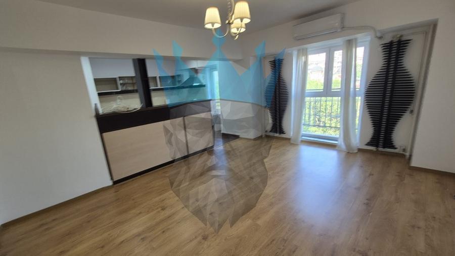 Apartament cu 4 camere semidecomandat în Unirii