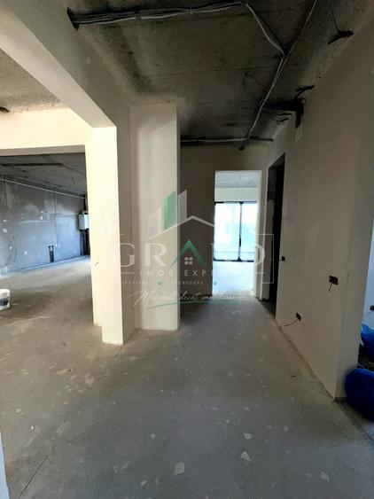 Spațiu comercial, de 119.40000152588 mp, în Florești