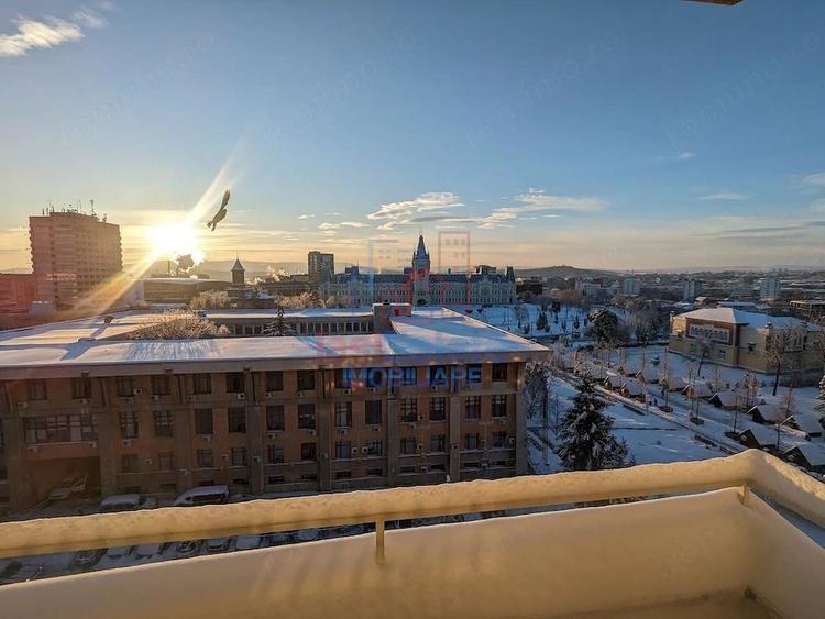 Apartament cu 3 camere decomandat în Filiași