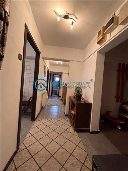 Apartament cu 4 camere decomandat, mobilat în Mărășești