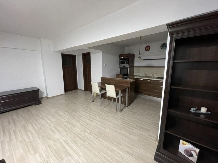 Apartament cu 3 camere decomandat în Ultracentral
