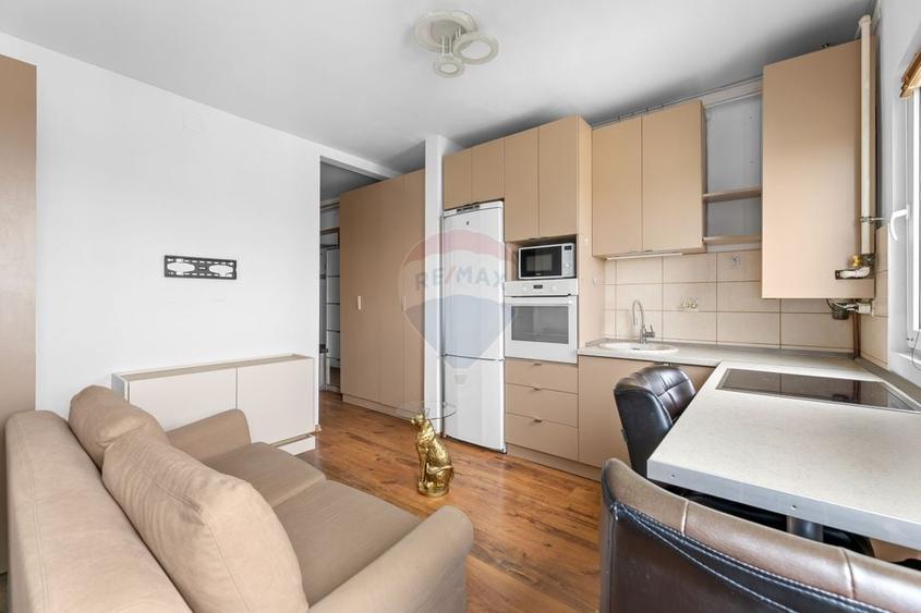 Apartament cu 2 camere semidecomandat, mobilat în Central