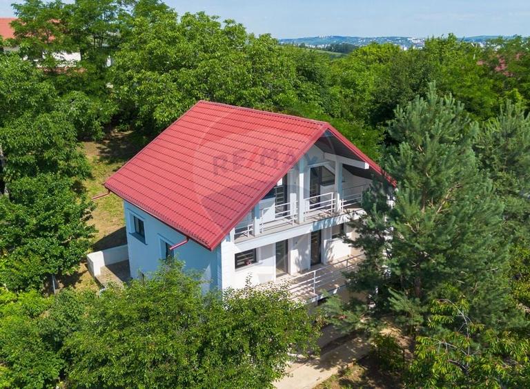 Casă individuală cu 5 camere cu Teren 1000 Mp în Vișan