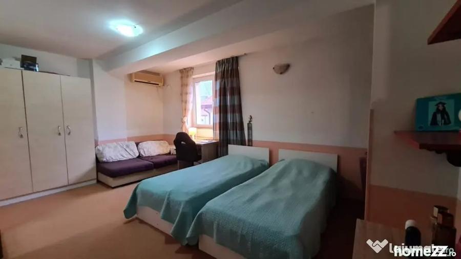 Casă cu 7 camere cu Teren 300 Mp în Mihai Bravu