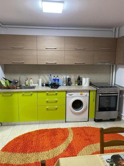Apartament cu 3 camere decomandat în Panduri