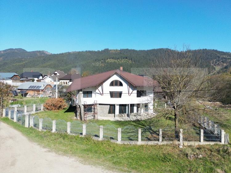 Casă individuală cu 5 camere cu Canalizare în Câmpulung Moldovenesc