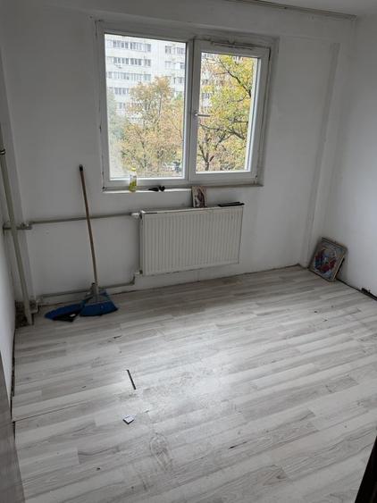 Apartament cu 4 camere decomandat în Pantelimon