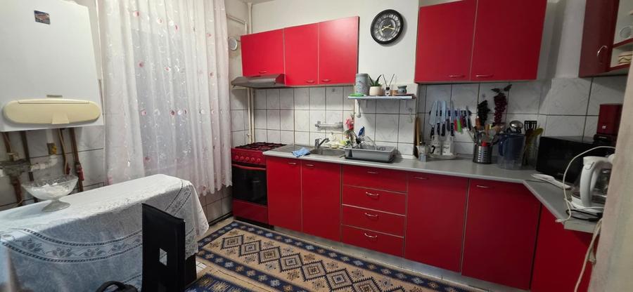 Apartament cu 3 camere decomandat în Letea