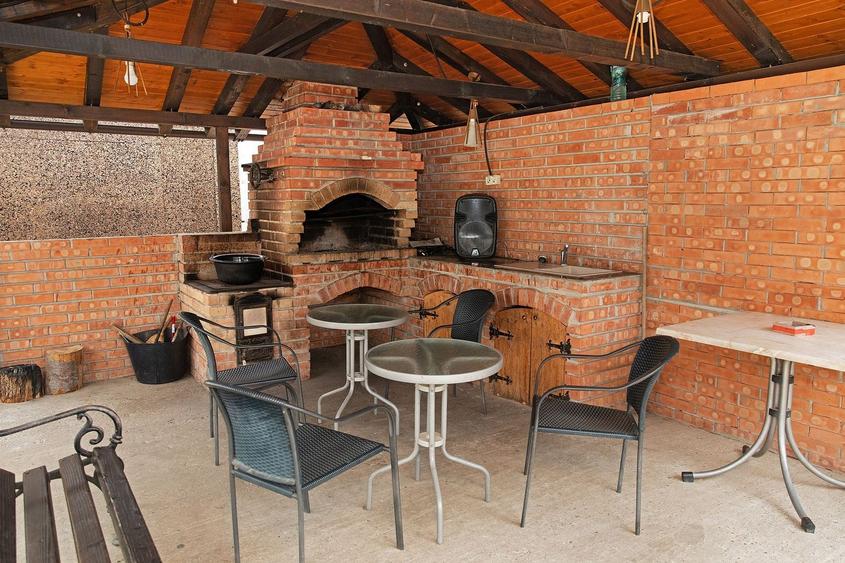 Casă individuală cu 11 camere cu Piscina în Apateu