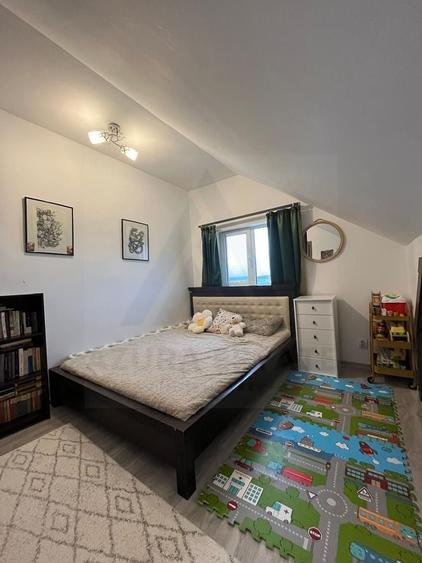 Apartament cu 3 camere semidecomandat, mobilat în Ștrand