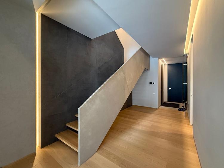 Casă individuală cu 7 camere cu Piscina în Central