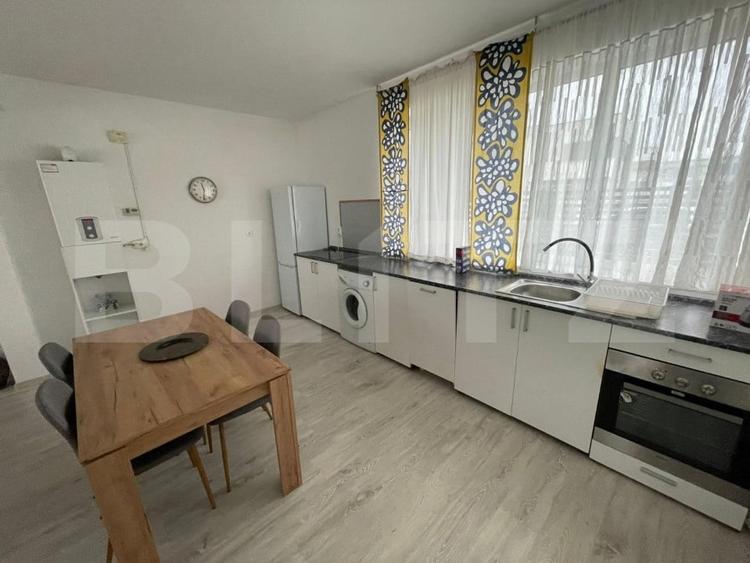 Apartament cu 3 camere decomandat, mobilat în Cârcea