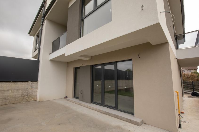 Duplex cu 7 camere cu Canalizare în Chinteni