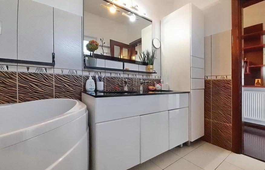 Casă individuală cu 5 camere cu Canalizare în Sânpetru