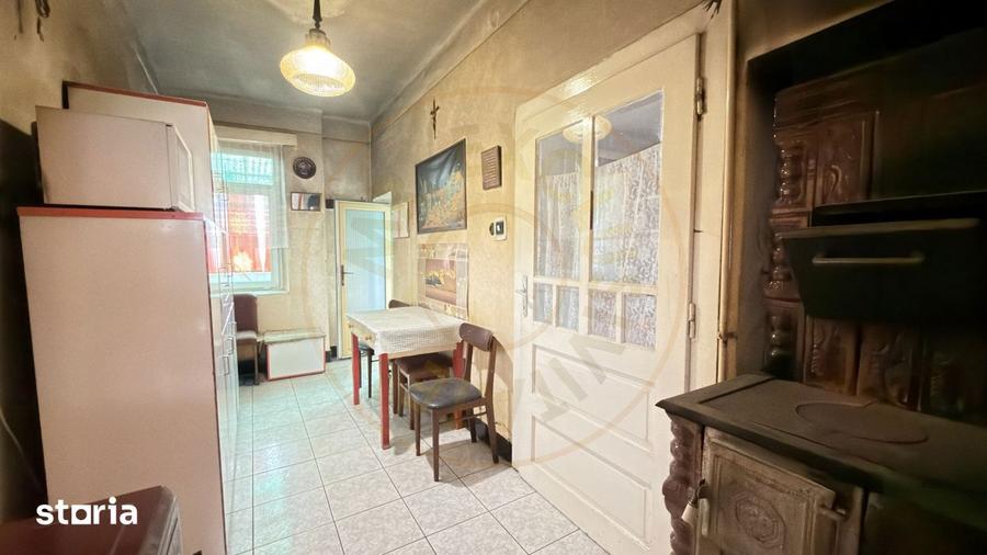 Casă cu 3 camere cu Canalizare în Central