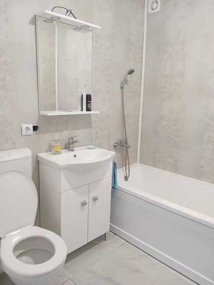 Apartament cu 3 camere decomandat în Florești