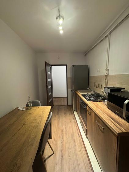 Apartament cu 4 camere decomandat în Central