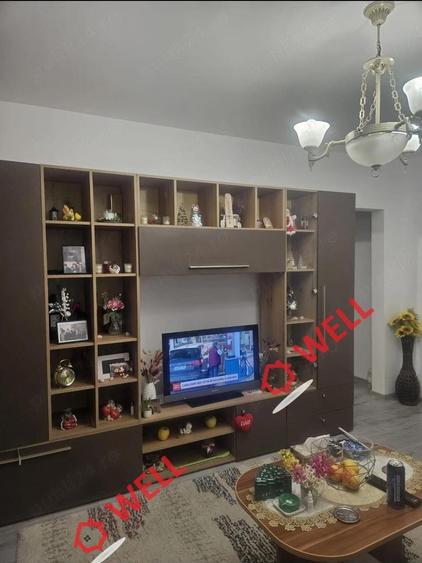 Apartament cu 3 camere semidecomandat în Central