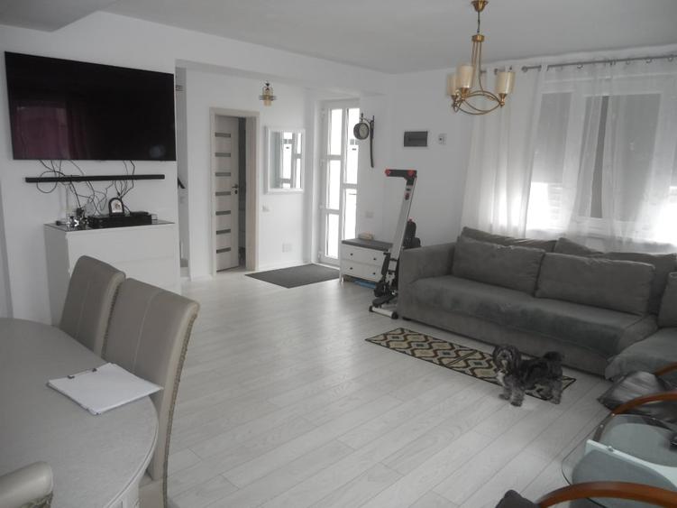 Casă cu 4 camere cu Teren 250 Mp în Domnești