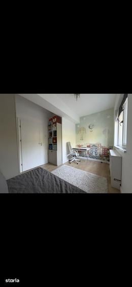 Apartament cu 3 camere în Centrul Civic