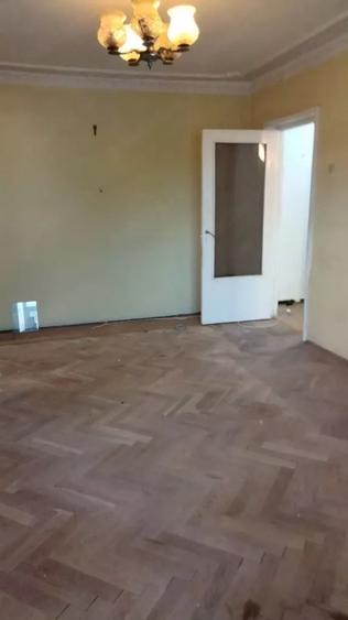 Apartament cu 3 camere semidecomandat în Tomis Nord