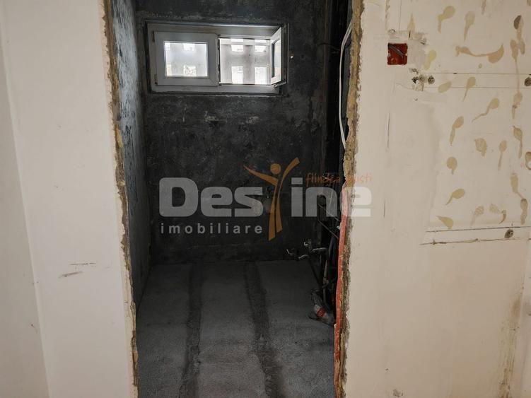 Apartament cu 4 camere decomandat în Vest