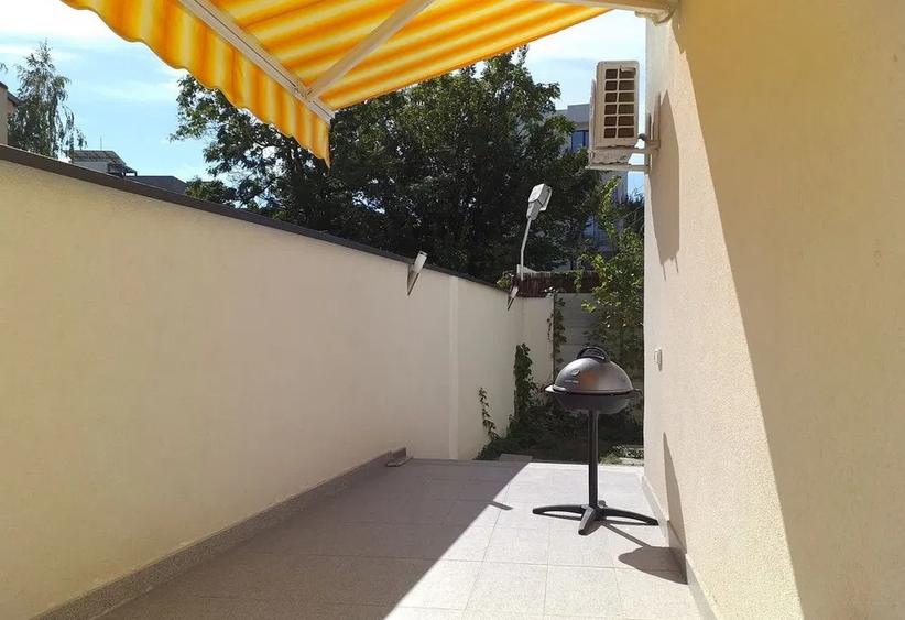 Apartament cu 2 camere semidecomandat, mobilat în Armeneasca