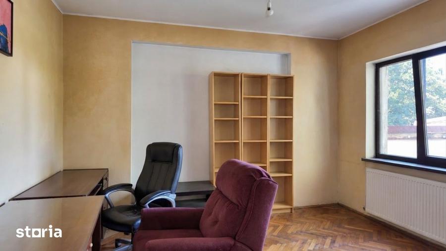 Casă cu 7 camere cu Canalizare în Timpuri Noi