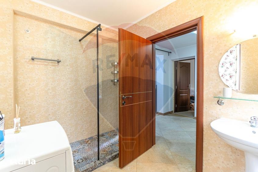 Casă cu 4 camere cu Teren 1053 Mp în Fundata