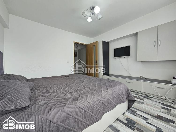 Apartament cu 3 camere decomandat, mobilat în Micro 11